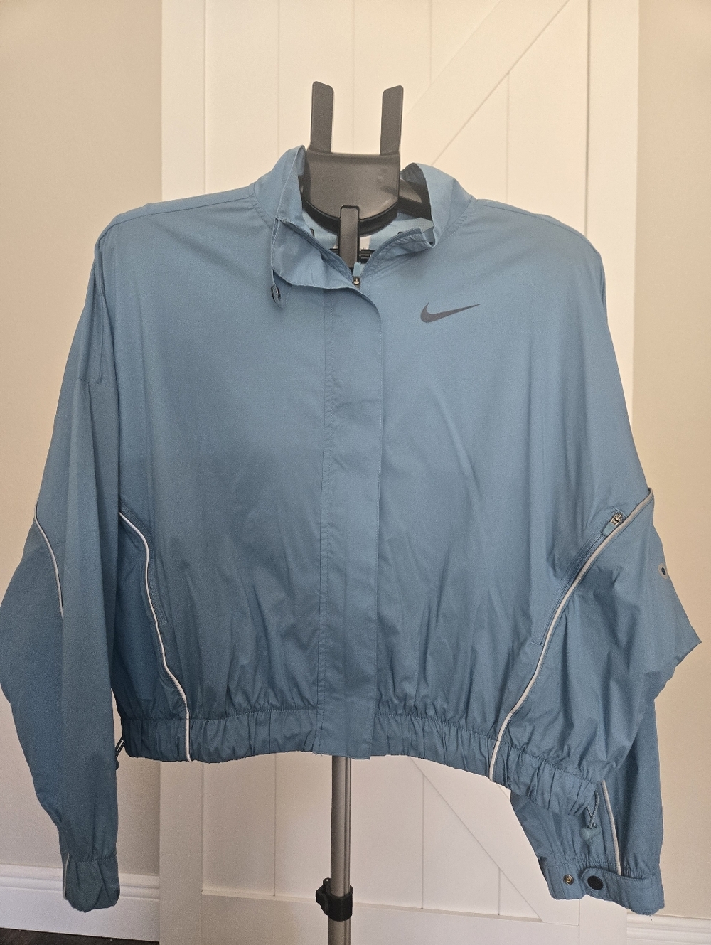 Nike Women's Light Blue Cropped Jacket XS